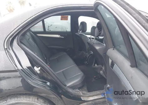 2009 Mercedes-Benz C 300 Luxury/Sport z USA, uszkodzony, nr VIN WDDGF54X99R083010